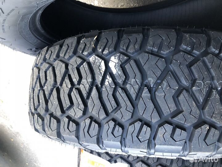 Maxxis RAZR AT 275/60 R20