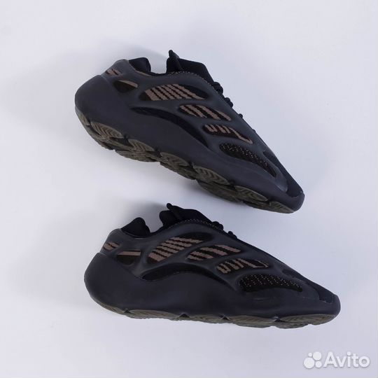 38 Кроссовки Adidas Yeezy Boost 700 V3, Clay Brown