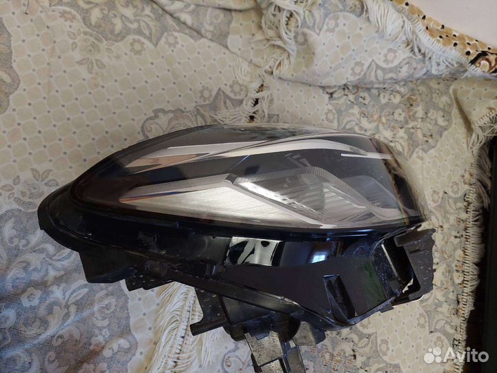 Продам правую фару на BMW X2 F39. Оригинал