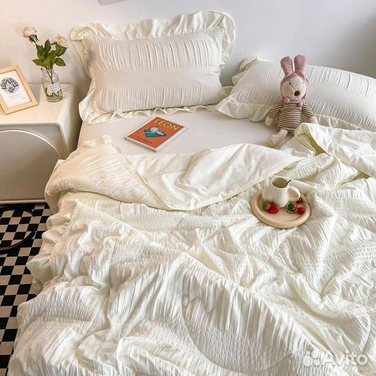 Одеяло с простыней и наволочками
