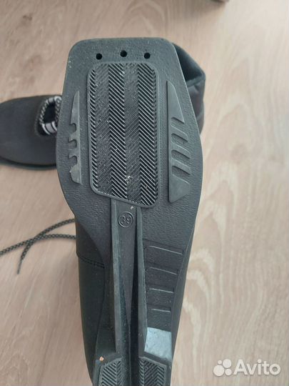 Продам лыжные ботинки