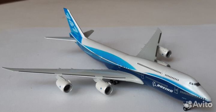Модель самолета Boeing747-8 Intercontinental 1:500