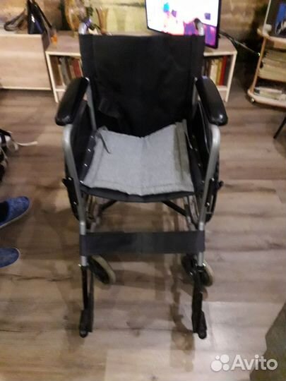 Коляска инвалидная и ходунки