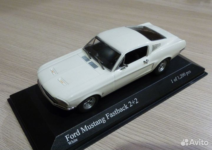 Ford Mustang (minichamps)