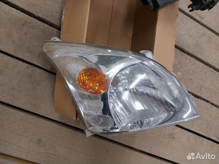 Фара правая Toyota Land Cruiser Prado 120 2002- 06