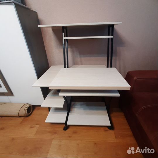 Современный компьютерный стол