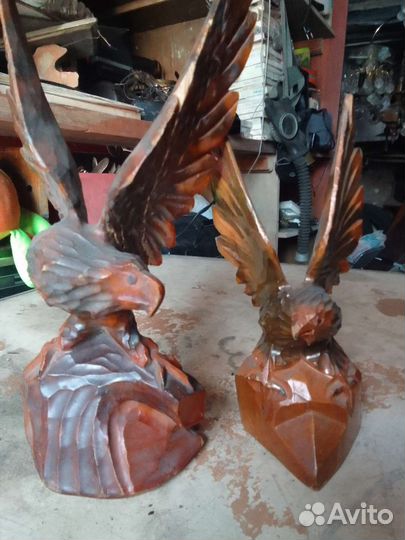 Деревянные статуэтки орла