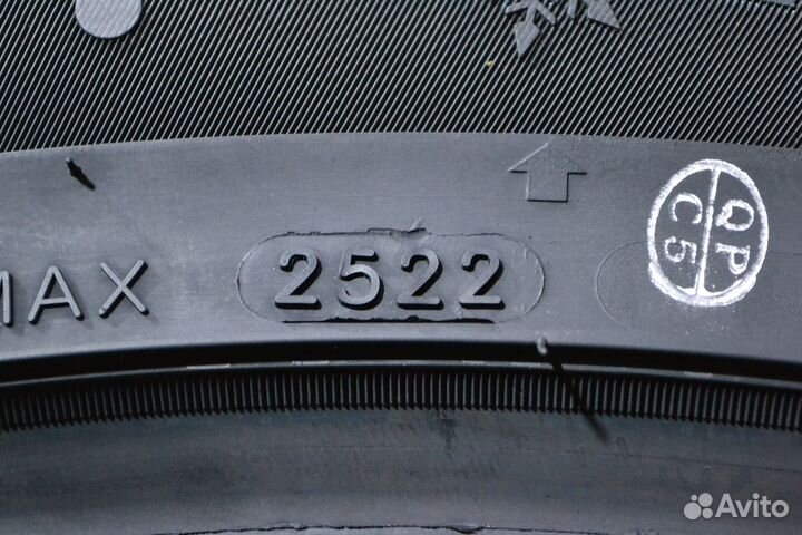 Tourador Winter Pro TSU1 275/45 R20 106V