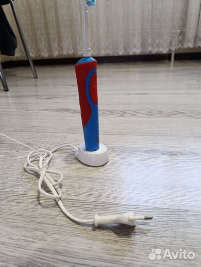 Электрическая зубная щетка Oral B braun