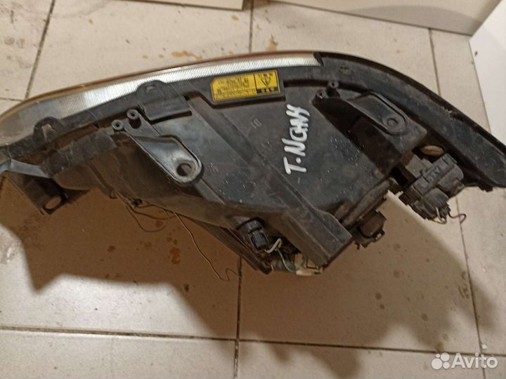 Фара Toyota Noah AZR60 65