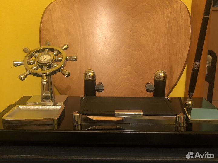 Набор подарочный - офисный-подставка и ручка