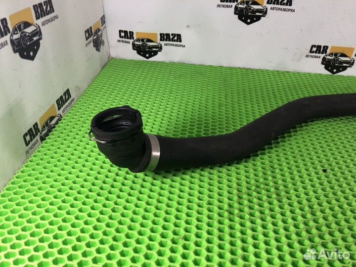 Патрубок системы охлаждения Volkswagen Passat