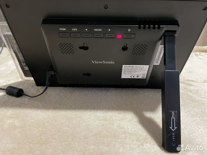 Цифровая фоторамка ViewSonic VFM1036w-51e