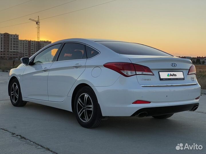 Hyundai i40, 2011