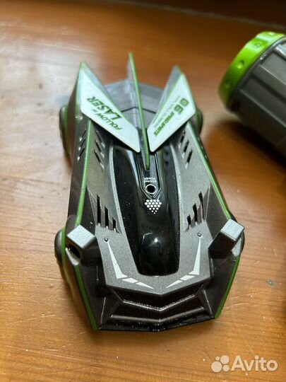 Машинка ездит по стенам