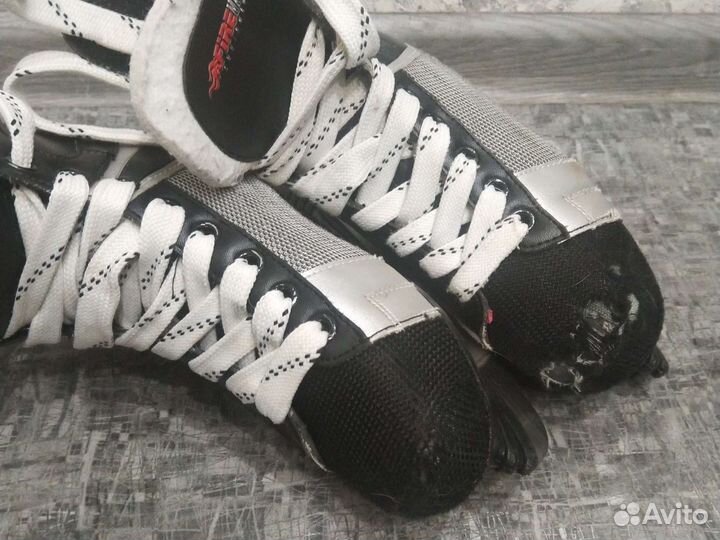 Коньки хоккейные детские 35 размер