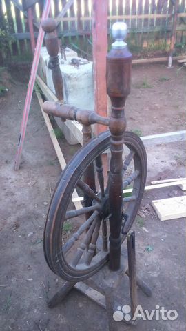 Старинная прядильное устройство