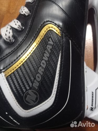 Коньки хоккейные