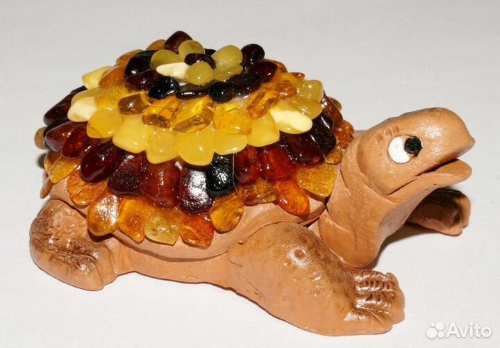 Статуэтка фигурка Черепашка с рисунком из янтаря