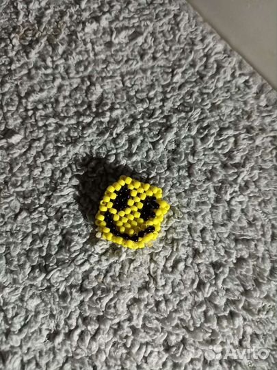 Смайлик из бисера.Ручной работы