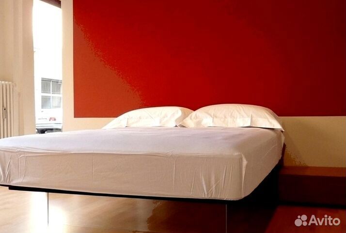 Парящая кровать на металлокаркасе