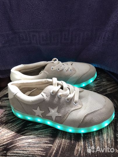 Светящиеся кроссовки