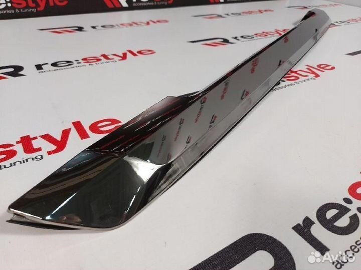 Накладка на 5-ю дверь Lexus LX450d