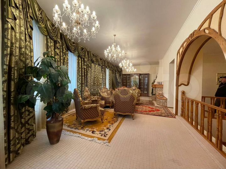 Дом 450 м² на участке 17 сот.