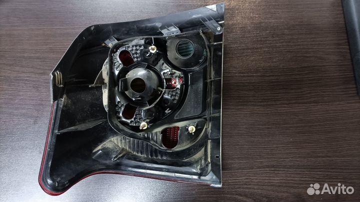 Фонарь задний правый Тойота Авенсис 2003 - 2008гг