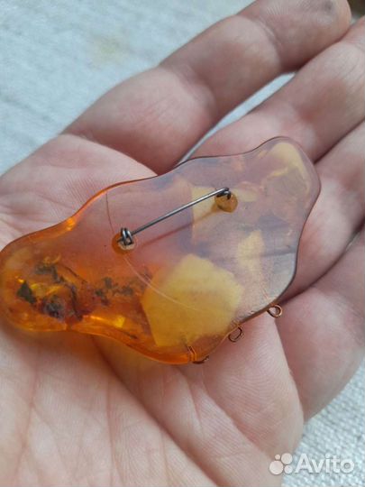 Янтарь брошь