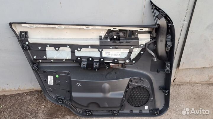 Обшивка двери передняя правая Вольво V-50