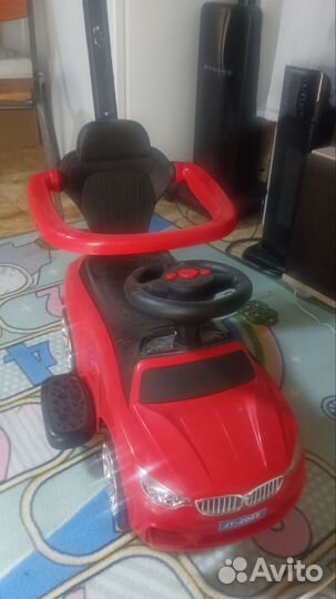 Детская машинка каталка с ручкой