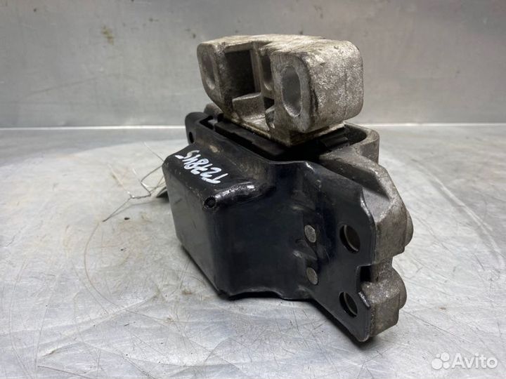 Опора двигателя левая Skoda Octavia (A5 1Z)