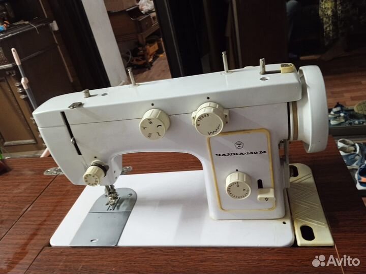Швейная машина Чайка 142
