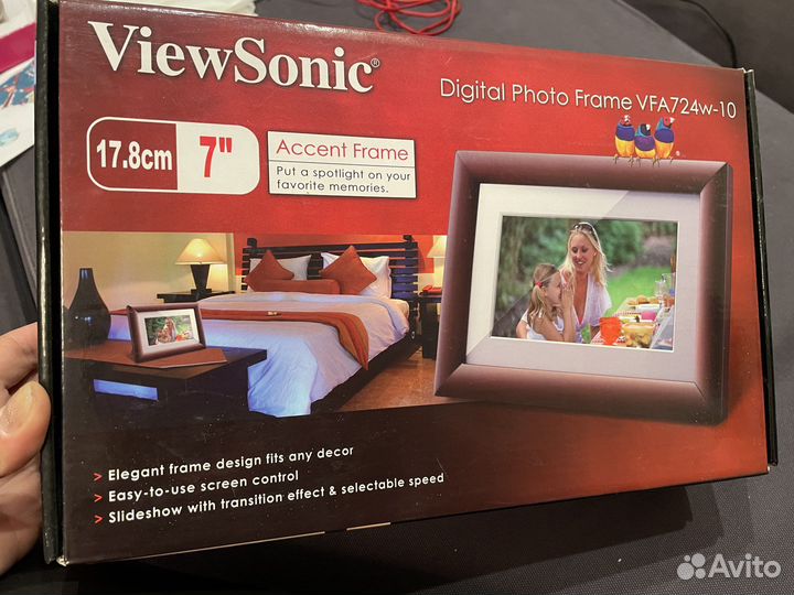 Цифровая рамка ViewSonic VFA724w-10