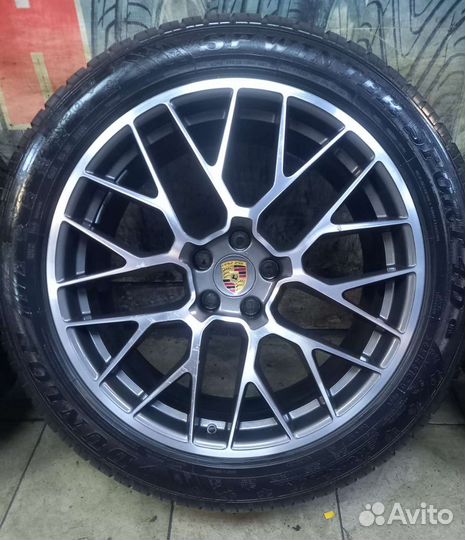 Разноширокие на Porsche Macan R20