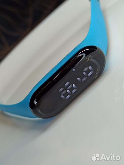 Электронные сенсорные часы