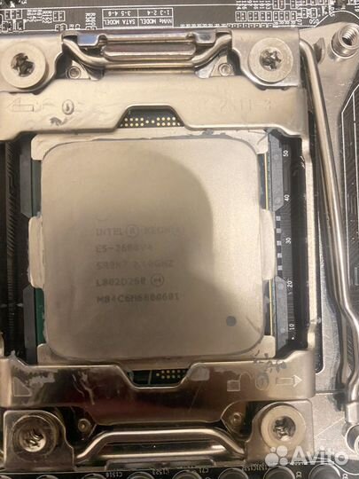 Материнская плата с процессором и памятью