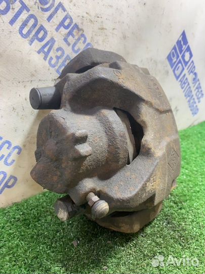 Суппорт передний правый Renault Fluence седан 1.6