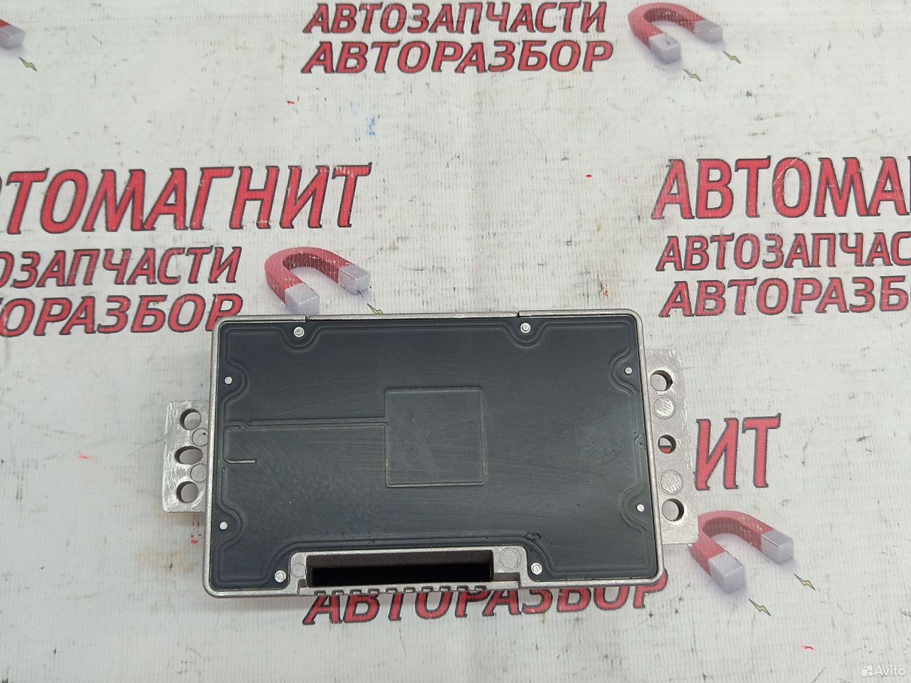 Блок беспроводной зарядки Zeekr 001