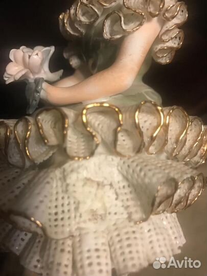 Статуэтка антиквариат дама с букетом Румыния