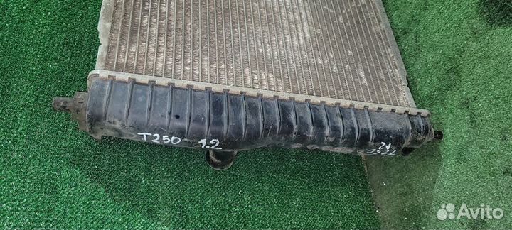 Радиатор охлаждения двигателя Chevrolet Aveo T200