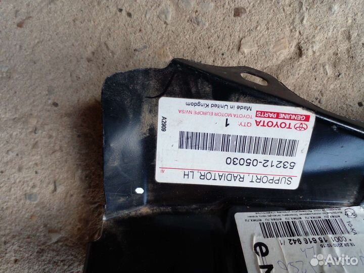 Суппорт радиатора левый Toyota Avensis T250