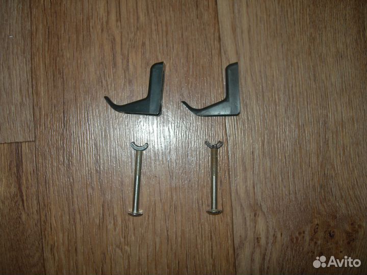 Крючок на стену (вешалка)