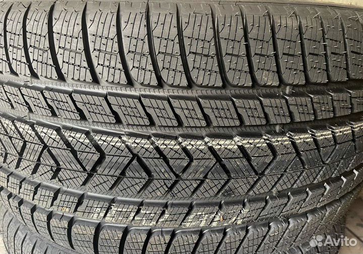 Pirelli Scorpion Winter 325/40 R22 и 285/45 R22 114V
