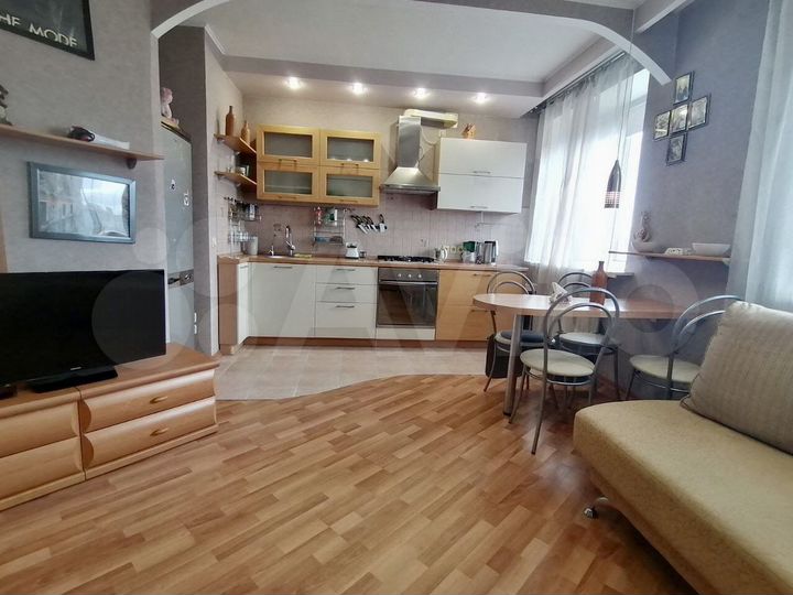 2-к. квартира, 50 м², 9/9 эт.