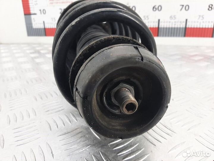 Стойка передняя правая Volkswagen Golf 3 1999