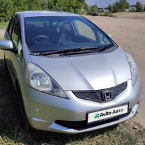 Honda Fit 1.3 CVT, 2010, 110 014 км, с пробегом, цена 900 000 руб.