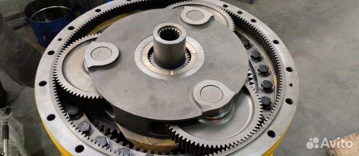 21T-26-00300 PC2000-8 Редуктор поворота