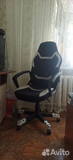 Компьютерный стол и стул